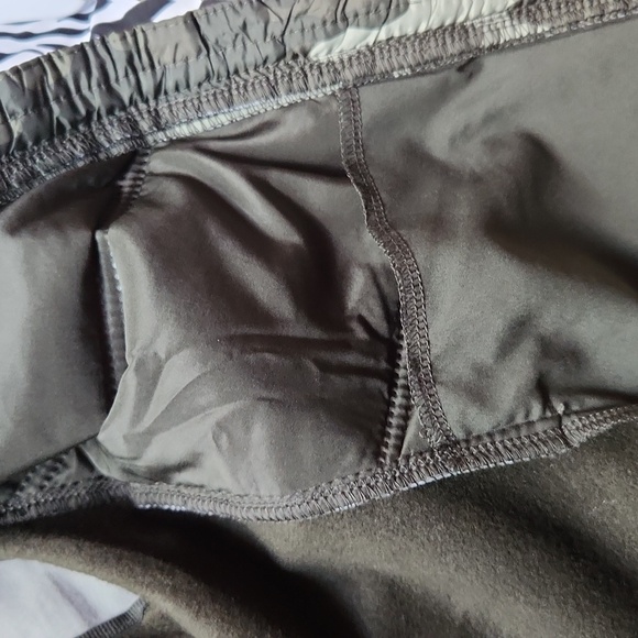 AVIA Camo Vest - Picture 9 of 11